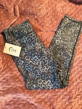 ZYIA Women’s ' Black & Gray Leopard Print Leggings NWT